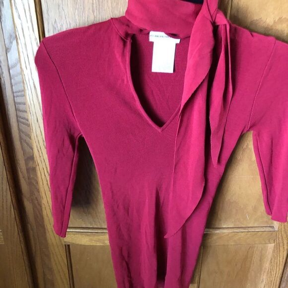 Scanlan Theodore V-Neck Crepe w/Attached Neck Tie Knit Top Pop of Red One Size - Picture 4 of 13